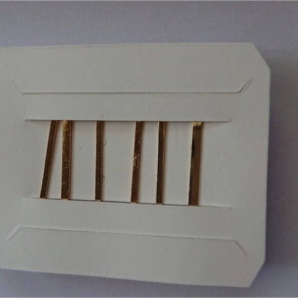 A set of 6 pearls/crystals hair clips - Picture 3 of 4